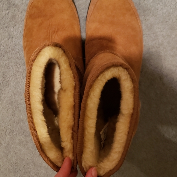 UGGS BOOTS, Classic Short, Chestnut, Size 6 - Picture 3 of 6